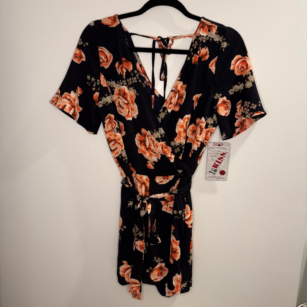 Floral Short Sleeve Women’s Romper - Size M NWT